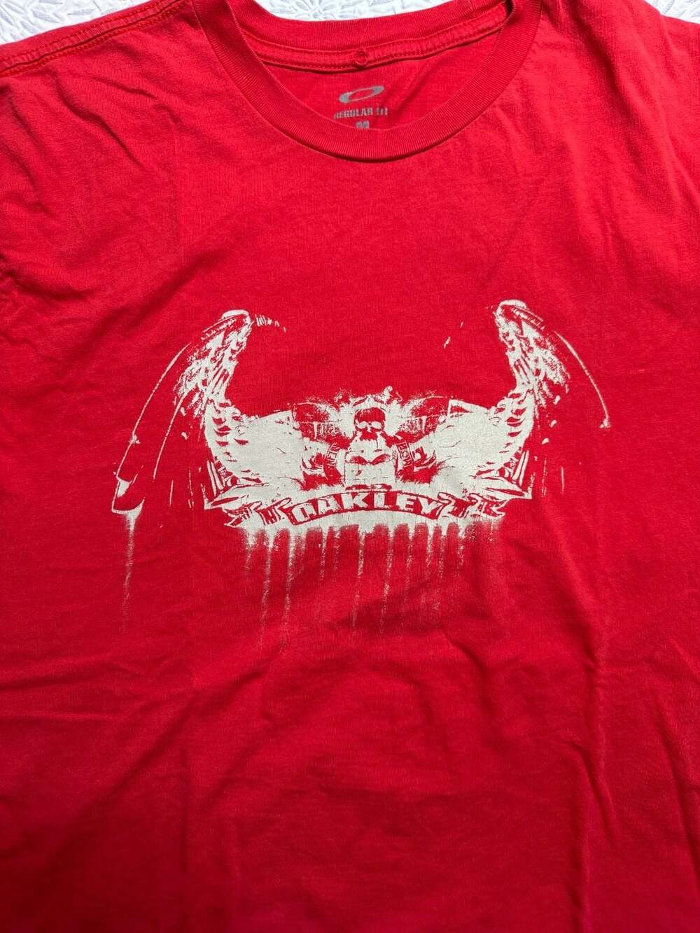 Oakley T-Shirt Red Graphic Wings Skull Logo Cotton Men’s Medium fits slighter
